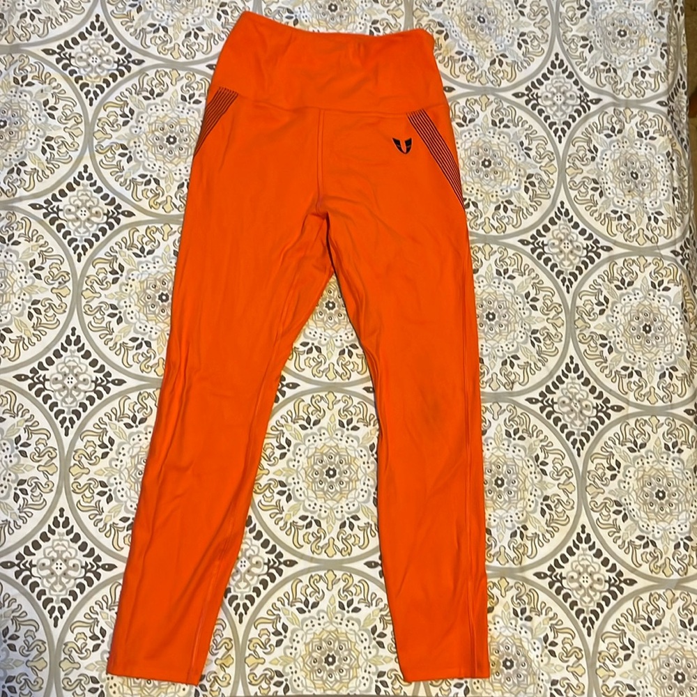 Orange FirmAbs leggings 3/4.